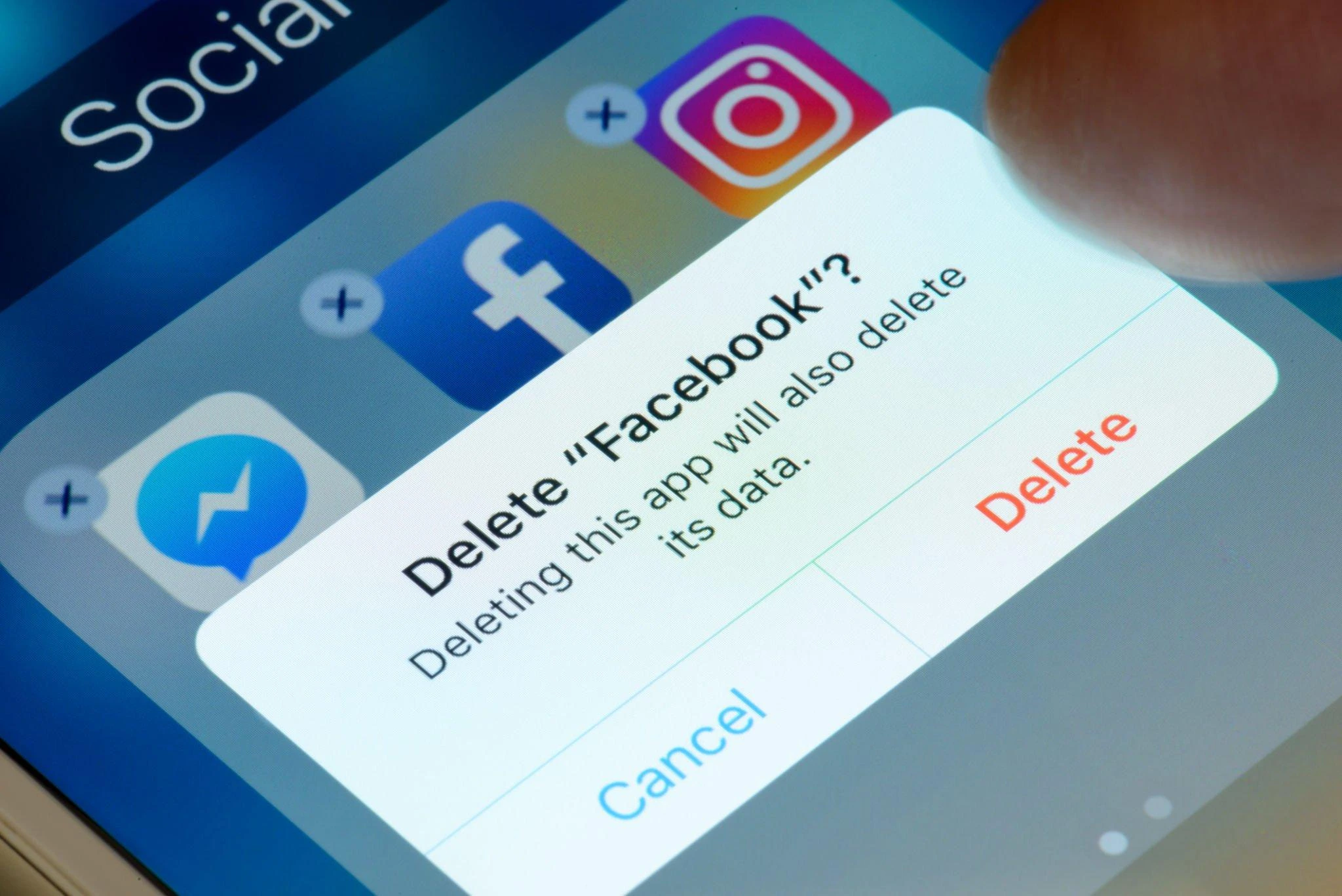 Should I Delete Social Media? 7 Reasons
