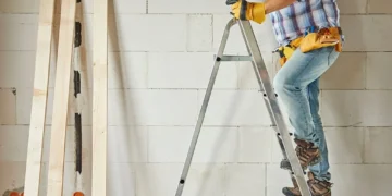 Who Can Work On A Fixed Ladder That Extends More Than 24 Feet?